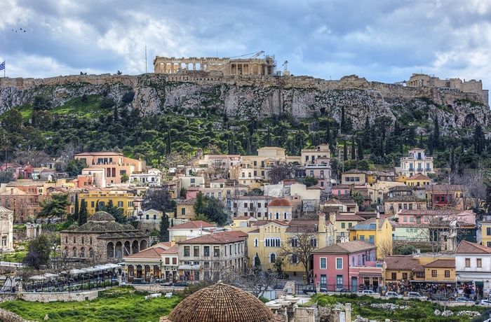 Udsigt til Plaka-kvarteret og Akropolis i Athen - Grækenland