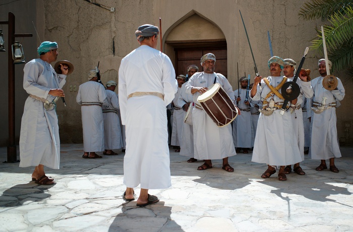 Vagtskifte i fortet i Nizwa i Oman - Foto: Julius Yls, Unsplash