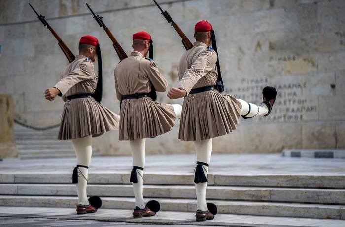 Vagtskifte ved den ukendte soldats grav krigsmindesmærke på Syntagma-pladsen i Athen - Grækenland