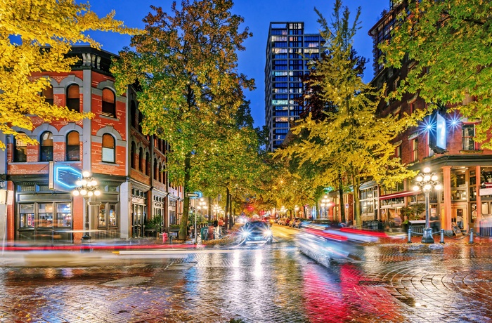 Aftensstemning i Vancouvers ældste bydel Gastown, Canada