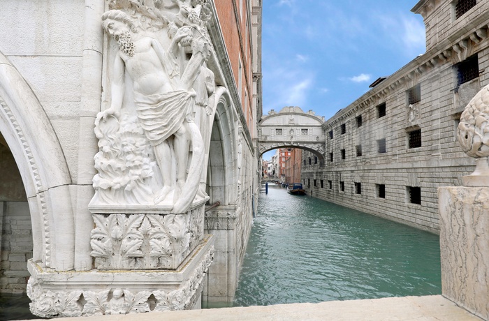 Ponte dei Sospiri - sukkenes bro i Venedig