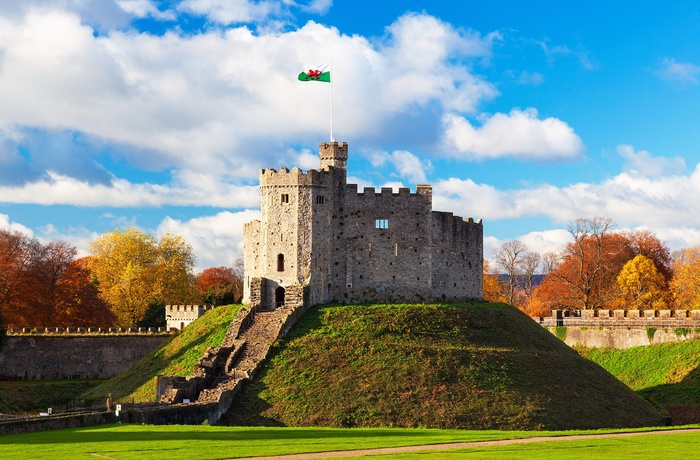 Wales - Cardiff Castle knejser flot på sin høj