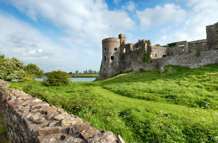 Wales - Carew Castle ned mod floden