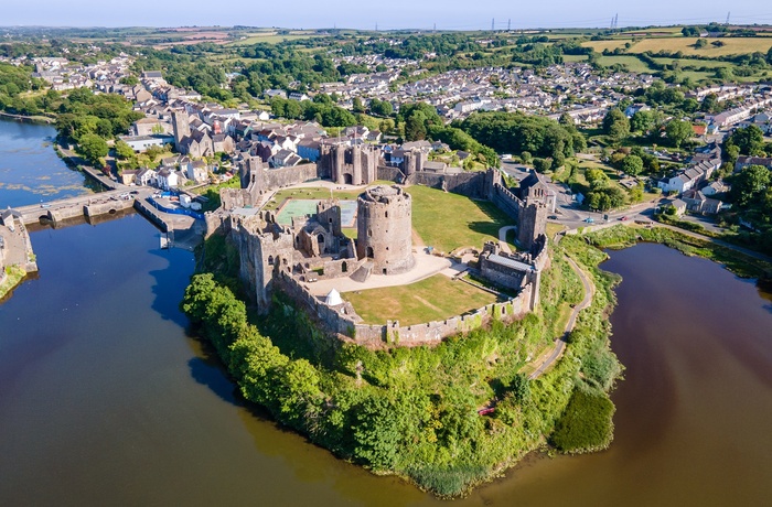 Wales - Pembroke Castle omgivet af River Pembroke