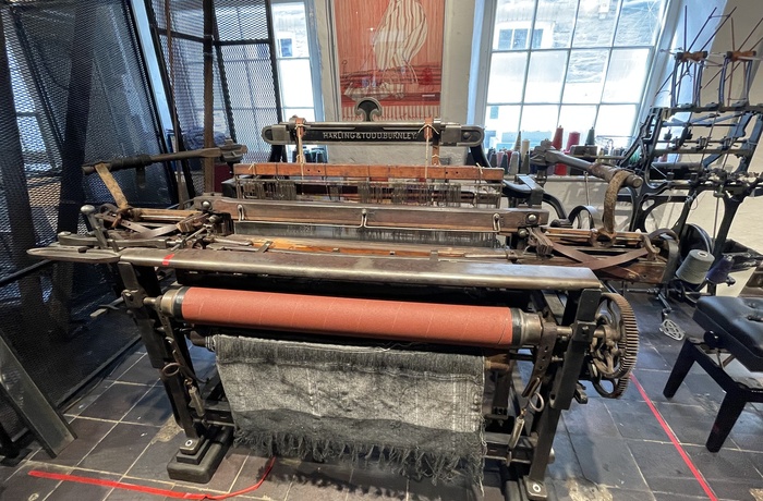 Wales - en af de mange gamle vævemaskiner på National Wool Museum