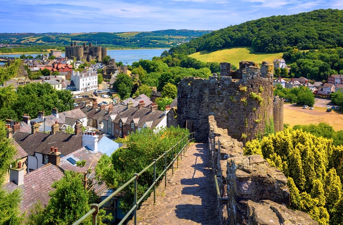 Wales - kig fra bymuren mod Conwy Castle