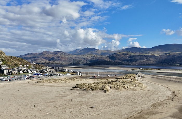 Wales, Barmouth - kig op ad Afon Mawddach ved ebbetide (Foto - Cymru Wales Crown Copyright)