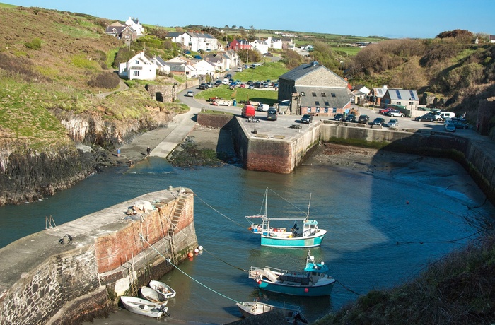 Wales, Pembrokeshire - havnen i Porthgain en sommerdag