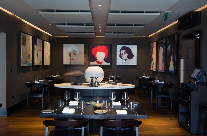 Wales, St Davids - restauranten på Twr-y-Felin hotel  (Foto - Cymru Wales Crown Copyright