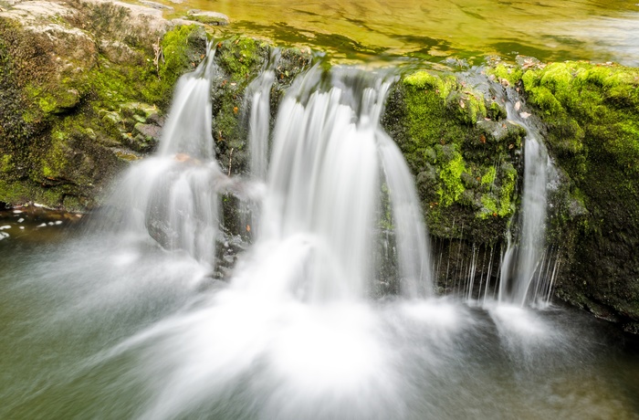 Imponerende vandfald i Brecon Beacons National Park i Wales