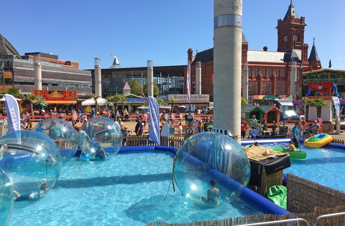 Forlystelsespark ved Mermaid Quay i Cardiff Bay, Wales