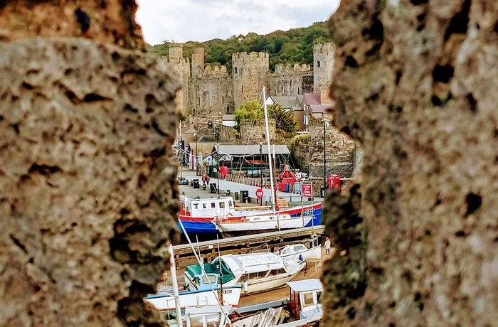 Udsigt til fiskebåde og Conwy Castle - Wales