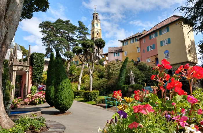 Smuk plads i kystbyen Portmeirion - Wales