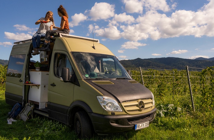 Kør i autocamper på Badische Weinstrasse - © Schwarzwald Tourismus