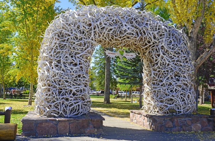 Monument eller velkomstport til Jackson Hole i Wyoming, USA