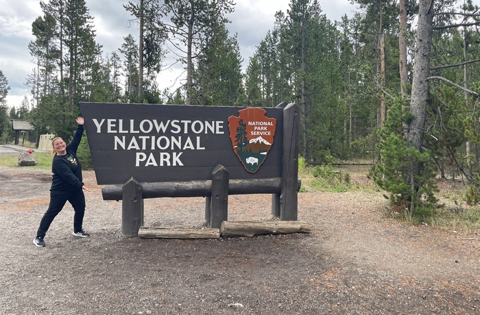 Maria siger velkommen til Yellowstone National Park