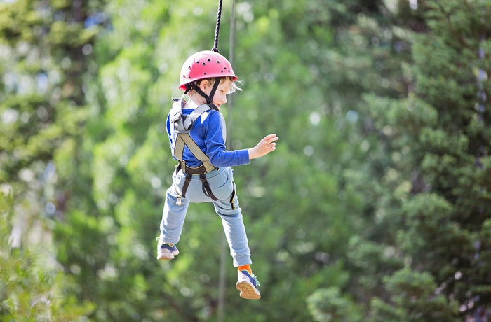 Adventurepark med zipline for børn og voksne