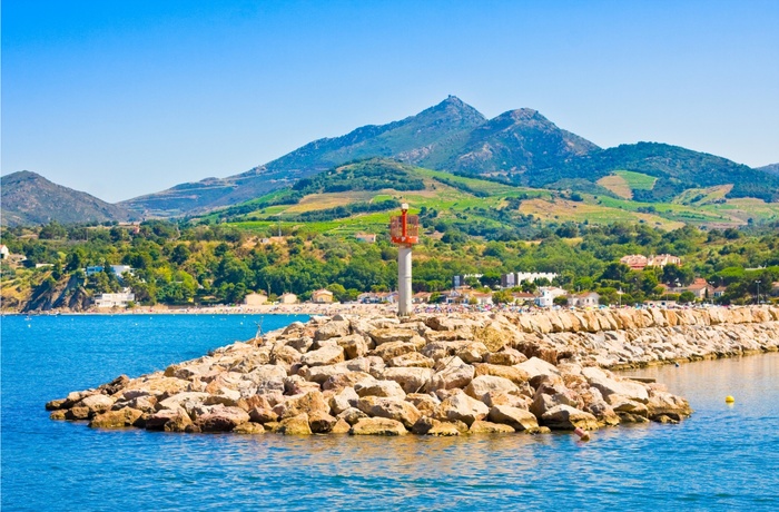 Argèles-sur-mer med det bjergrige bagland, Frankrig