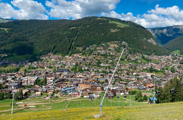 Morzine i de franske alper - udsigt over byen