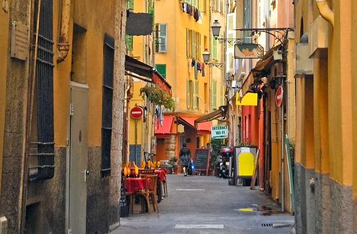 Hyggelig gade i Nices gamle bydel, Provence