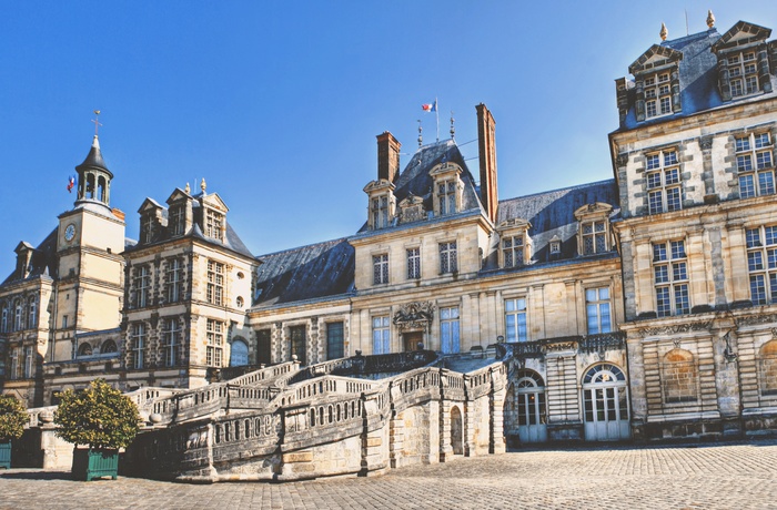 Den berømte tappe op til Fontainebleau Slottet nær Paris, Frankrig