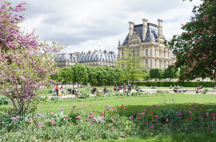 Haven foran Louvre Museum i Paris, Frankrig