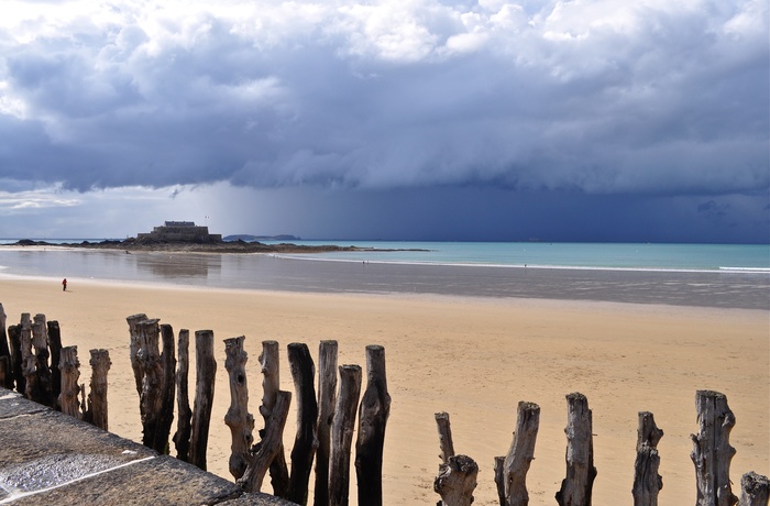 Udsigt til Fort National i Saint-Malo Bretagne, Frankrig