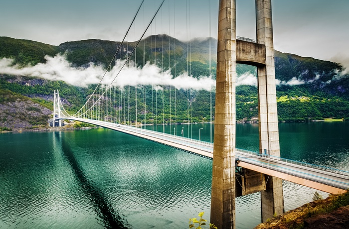 Hardangervidda i Norge - Hængebroen over Eidfjord