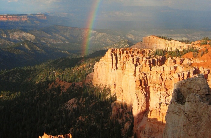 Regnbue over Bryce Canyon