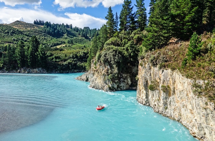 Jetboat på flod nær Queenstown