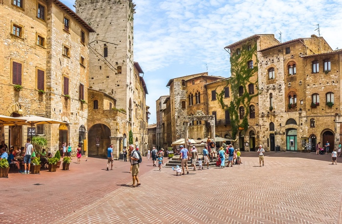 Torvet Piazza della Cisterna i San Gimignano, Toscana