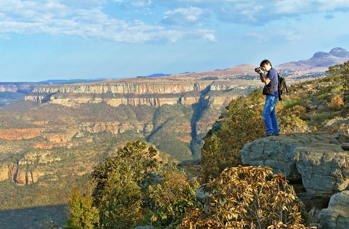 Rejsende med udsigt til Blyde River Canyon, Sydafrika