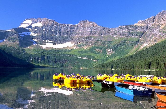 Både i Cameron Lake i Waterton Lakes National Park, Alberta i Canada