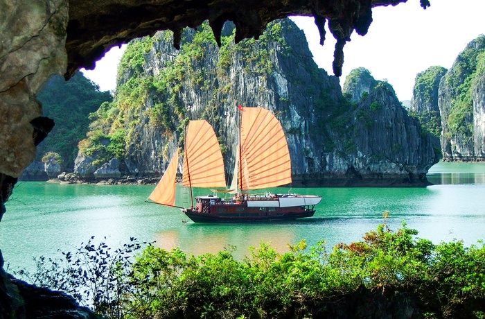 13_HI_Vietnam_Halong_Junke.jpg