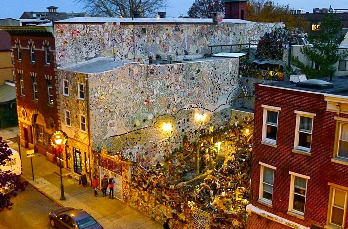 15_HI_Philadelphia_art_gallery_magic_gardens_1.jpg