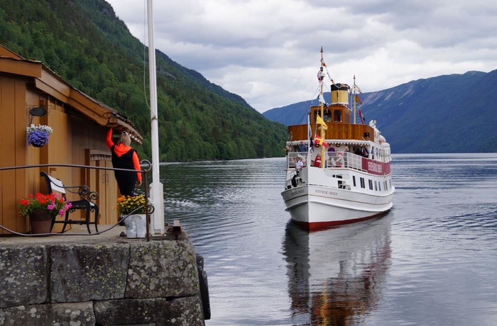 Lårdalstigen ved Dalen i Norge - bådfart retur efter vandretur. Foto: Visit Dalen