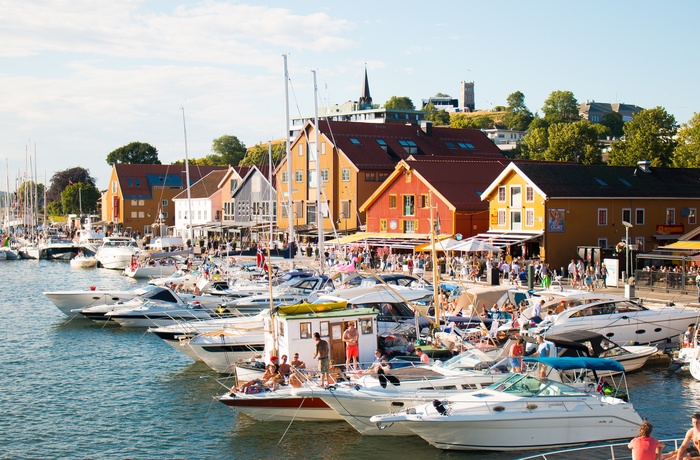 Tønsberg i Norge - havnen med restauranter og caféer. Foto: Simen Sørhaug / VisitVestfold