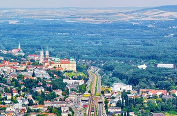 Udsigt til Klosterneuburg og floden Donau nær Wien, Østrig