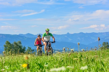 Par på mountainbike i de østrigske Alper, Østrig