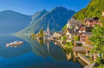 Hallstatt på en sommerdag, Salzkammergut, Østrig