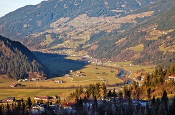 Udsigt til Zell am Ziller i Tyrol, Østrig