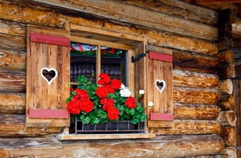 Østrisk bjællkehus med blomster