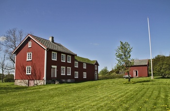 Gårdsbygninger Petter Dass Museet, Norge - Foto Tore Schøning Olsen VisitNordnorge