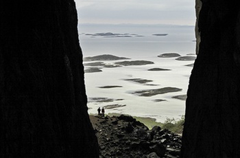 Huldet i Torghatten i Norge - Foto Tore Schøning Olsen VisitNordnorge