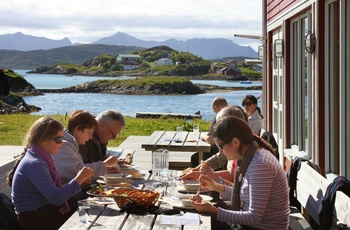 Frokost på Sommarøy Foto Frank Andreassen VisitNordnorge