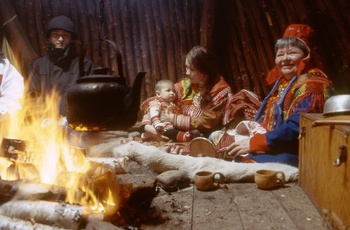 Traditionel samisk lavvu i Karasjok Foto Jørn Tomter VisitNordnorge