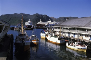 Fiskerbåde i Honningsvåg Foto Trym Ivar Bergsmo VisitNordnorge