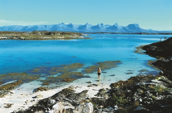 Bjergkæden De Syv Søstre set fra Herøy, Norge - Foto Terje Rakke VisitHelgeland