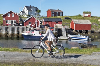 Cykeltur på Vega, Norge - Foto Terje Rakke VisitHelgeland
