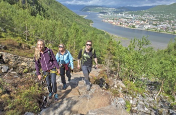 Vandrere Helgelandstrappa, Norge - Foto Terje Rakke VisitHelgeland